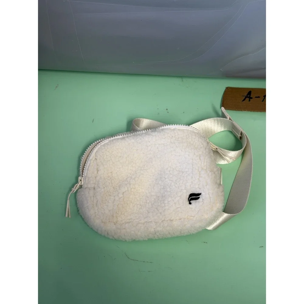 Fabletics Sherpa Fleece‎ Belt Bag Fanny Pack White Adjustable Strap